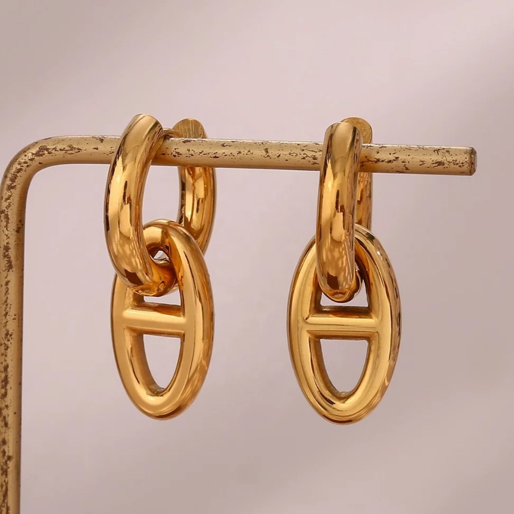 New 18K Gold Pig Nose Shape Hoop Earrings, wonderful Earrings, wow Earrings - Picture 3 of 7